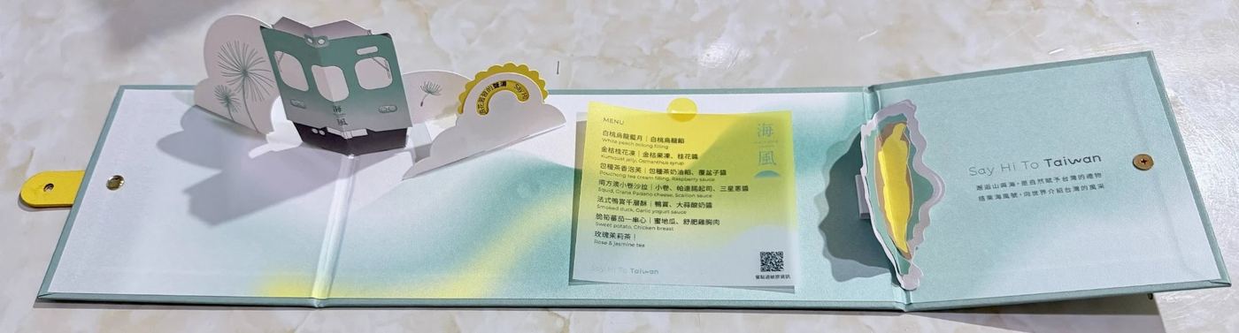 打開會立起來的立體甜點菜單